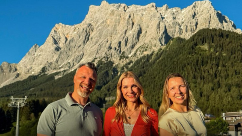 Foto Ein Blick hinter die Kulissen von Wolf Immobilien � unsere bisher pers�nlichste Podcastfolge<br><br>Es gibt Gespr�che, die bleiben an der Oberfl�che. Man spricht �ber Arbeit, Projekte, Pl�ne oder den Alltag, erz�hlt vielleicht ein paar Geschichten und irgendwann ist die Aufnahme vorbei. Und dann gibt es diese seltenen Momente, in denen ein Gespr�ch pl�tzlich eine ganz andere Richtung einschl�gt, ohne dass man es vorher geplant h�tte. Genau so ist unsere neue Podcastfolge entstanden.