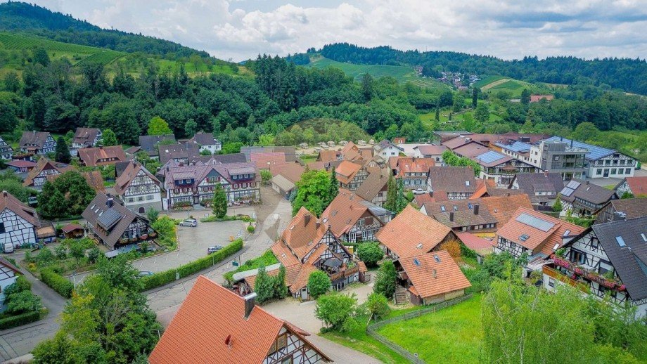 haus-restaurant-sasbachwalden-drohnenaufnahme-wolf-immobilien Gastgewerbe Sasbachwalden