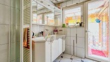 Badezimmer 1.OG Malsch: Gro�z�giges Wohnen und Gewerbe in einem!