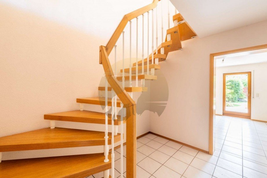 haus-gaggenau-winkel-treppenhaus-wolf-immobilien Doppelhaush�lfte Gaggenau