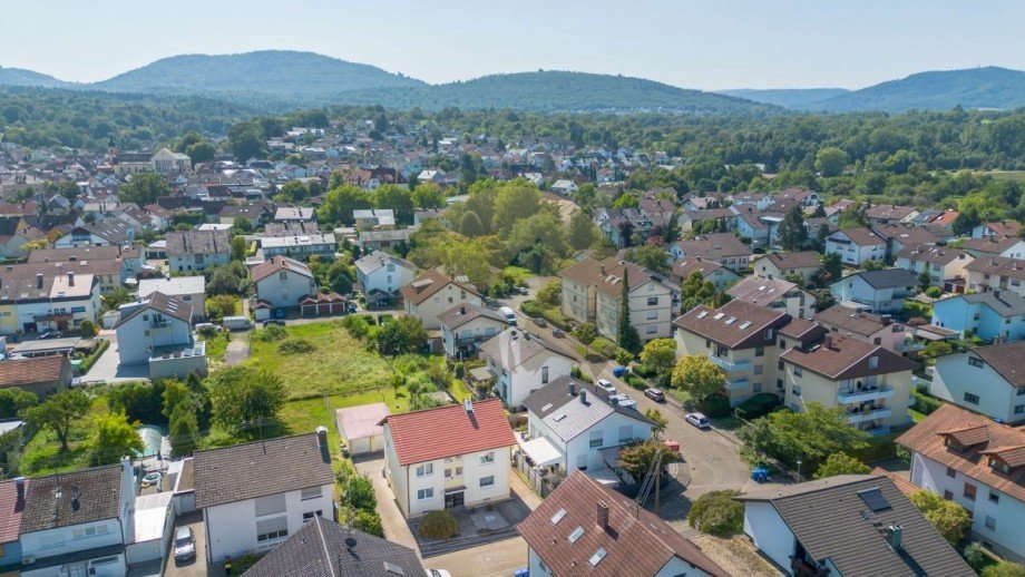 haus-baden-baden-haueneberstein-drohnenaufnahme-wolf-immobilien Mehrfamilienhaus Baden-Baden