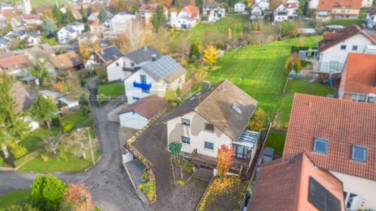 Haus Baden-Baden Neuweier Baden-Baden Einfamilienhaus 1-2-Familienhaus mit zus�tzlichem Bauplatz auf 2.235 m� Grundst�ck im Rebland von Baden-Baden