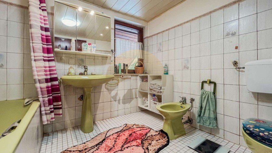 Badezimmer OG Doppelhaush�lfte Gernsbach