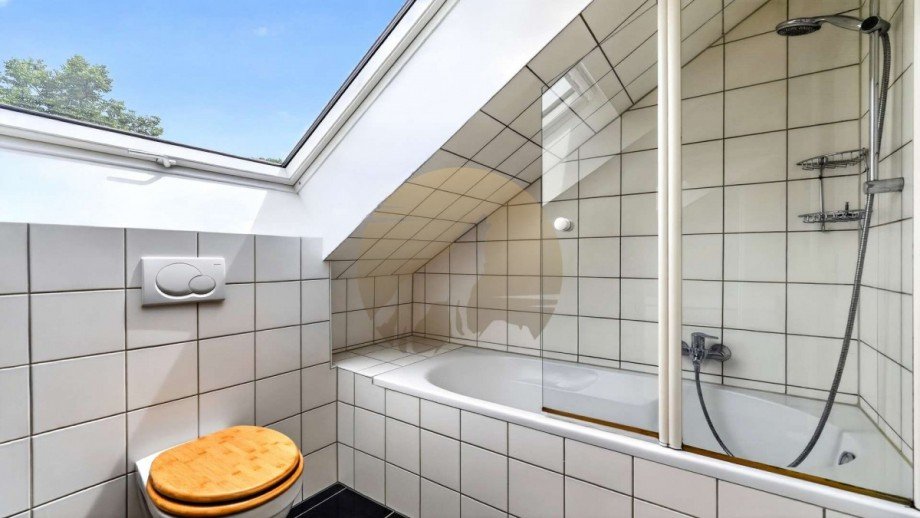 wohnung-baden-baden-badezimmer-wolf-immobilien Dachgeschosswohnung Baden-Baden