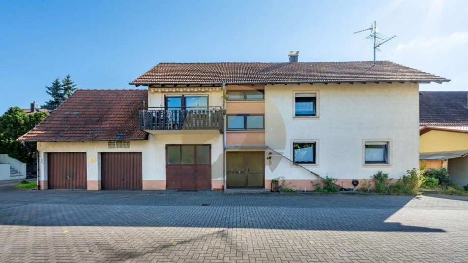 haus-baden-baden-steinbach-aussenansicht-wolf-immobilien Zweifamilienhaus Baden-Baden