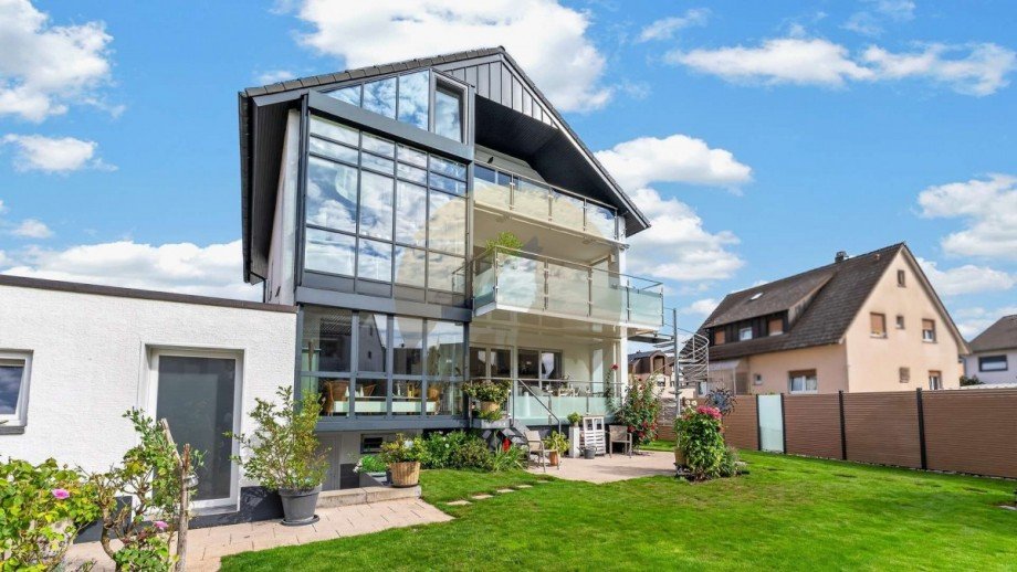 Gartenseite mit Glasfront Zweifamilienhaus Rastatt