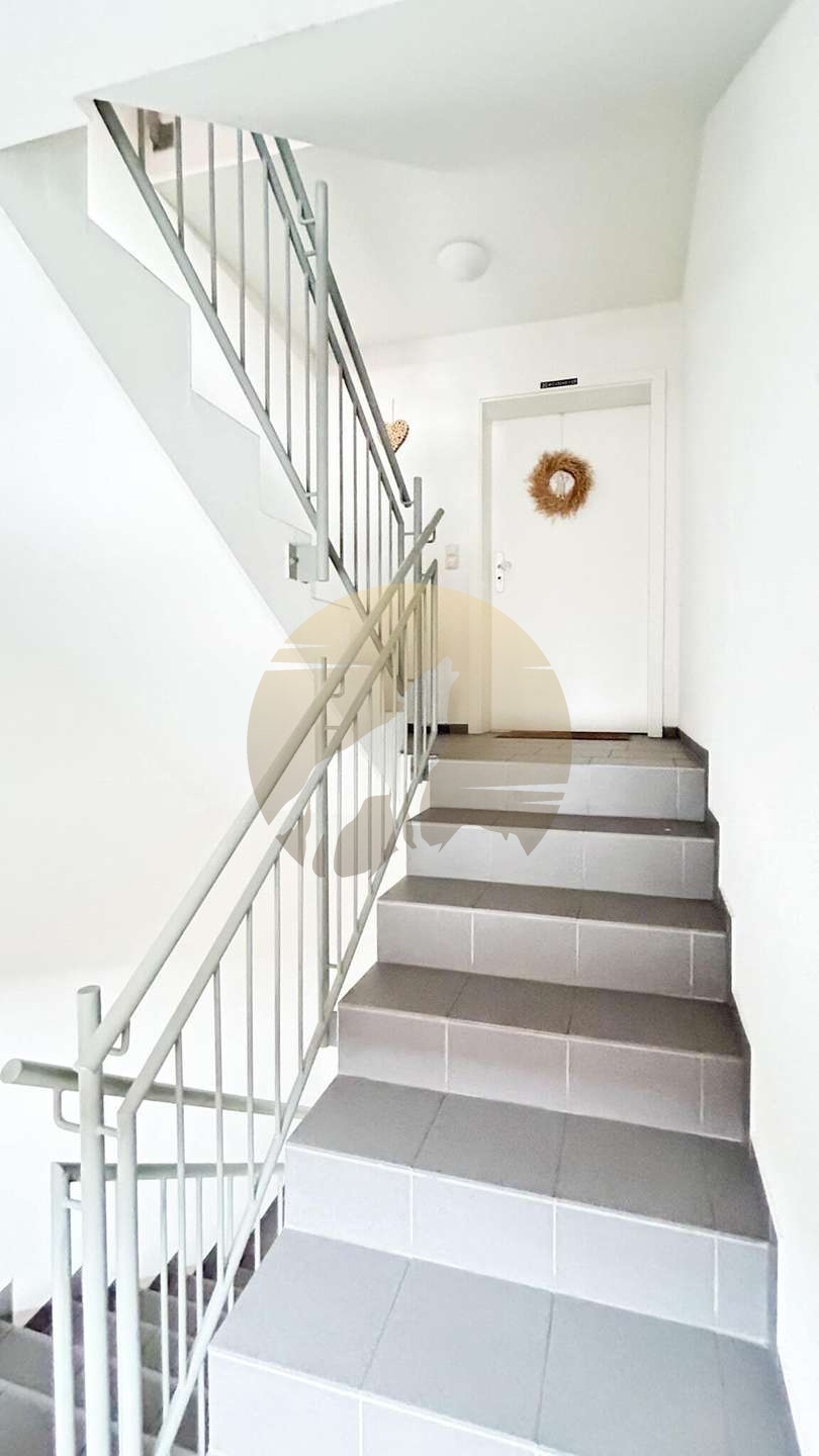 gepflegtes Treppenhaus Etagenwohnung Karlsruhe