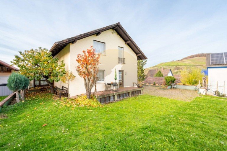 haus-baden-baden-neuweier-wolf-immobilien-aussenansicht Baden-Baden Einfamilienhaus 1-2 Familienhaus mit XXL Grundst�ck und Bauplatz in Baden-Baden Neuweier