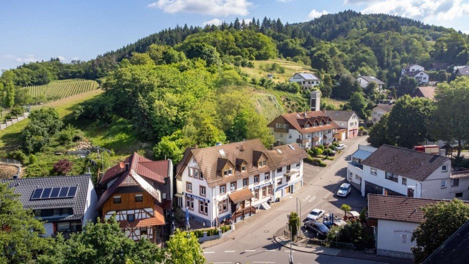 �bersichtsaufnahme Drohne Mehrfamilienhaus B�hl