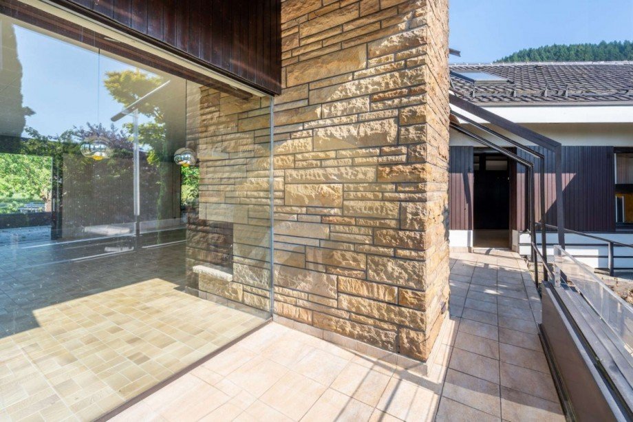 Terrasse mit offenem Kamin Einfamilienhaus Baden-Baden