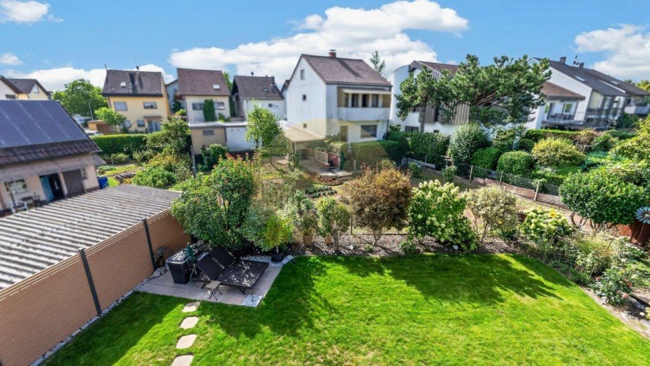 Blick auf den Garten Zweifamilienhaus Rastatt