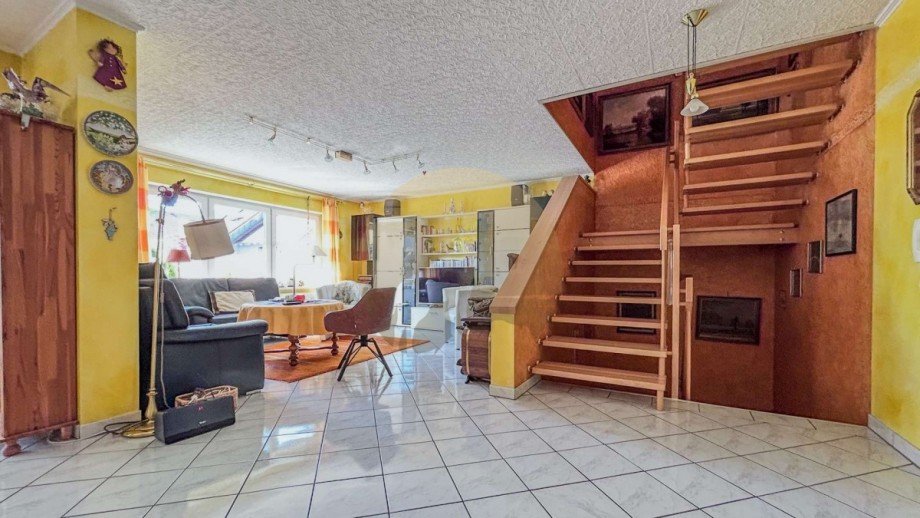 haus-rastatt-huegelsheim-treppe-wolf-immobilien Reihenmittelhaus H�gelsheim