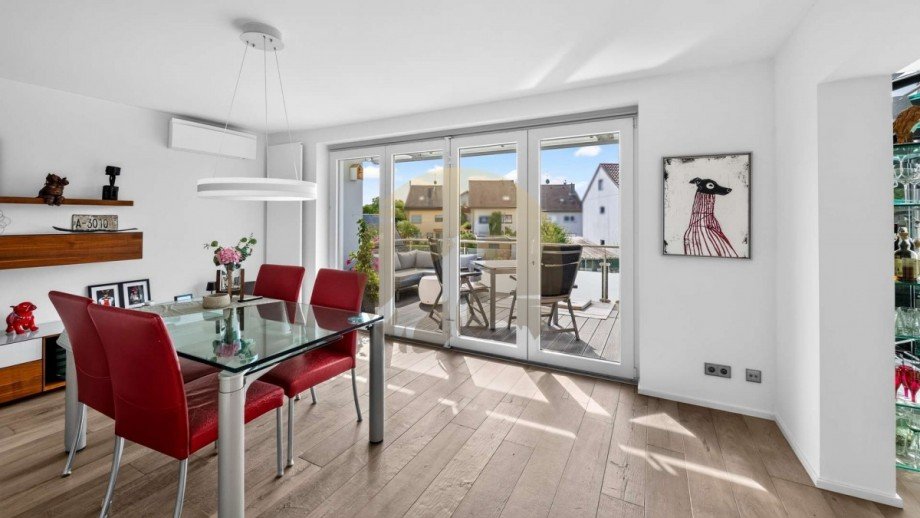 Wohnbereich und Terrasse OG Zweifamilienhaus Rastatt