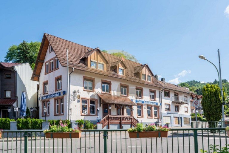 Ansicht vorne B�hl Mehrfamilienhaus Kapitalanlage mit Substanz: Wohnen & Gewerbe in B�hl-Neusatz