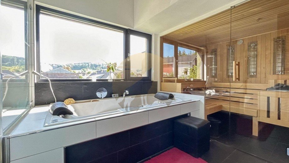 Whirlpool und Sauna DG Zweifamilienhaus Ettenheim