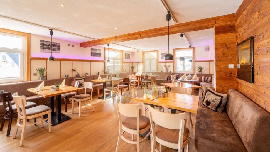 hotel-restaurant-schwarzwald-gastraum-wolf-immobilien Gastgewerbe Ottenh�fen im Schwarzwald