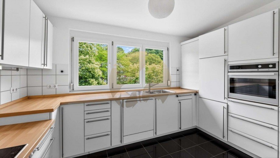 wohnung-baden-baden-kueche-wolf-immobilien Dachgeschosswohnung Baden-Baden