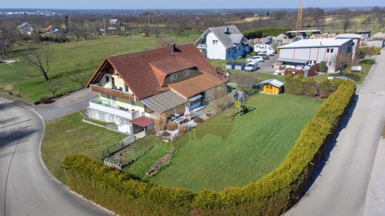 Drohnenaufnahme Lauf Renditeobjekt Sehr gro�e Erdgescho�wohnung f�r Unternehmer im Gewerbegebiet von Lauf