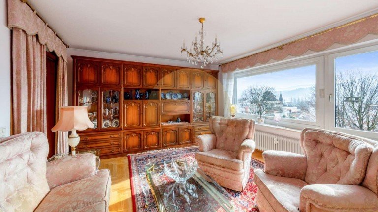 wohnung-baden-baden-wohnzimmer-wolf-immobilien Baden-Baden Etagenwohnung Barrierefreie 3,5-Zimmer-Wohnung mit Balkon in der Weststadt von Baden-Baden