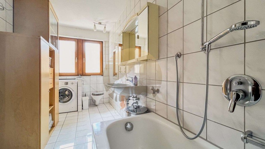 2. Badezimmer 1. OG Mehrfamilienhaus Malsch