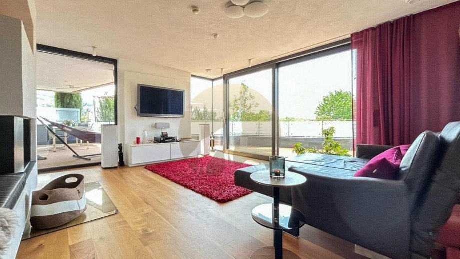 Wohnzimmer mit Balkonterrasse Zweifamilienhaus Ettenheim