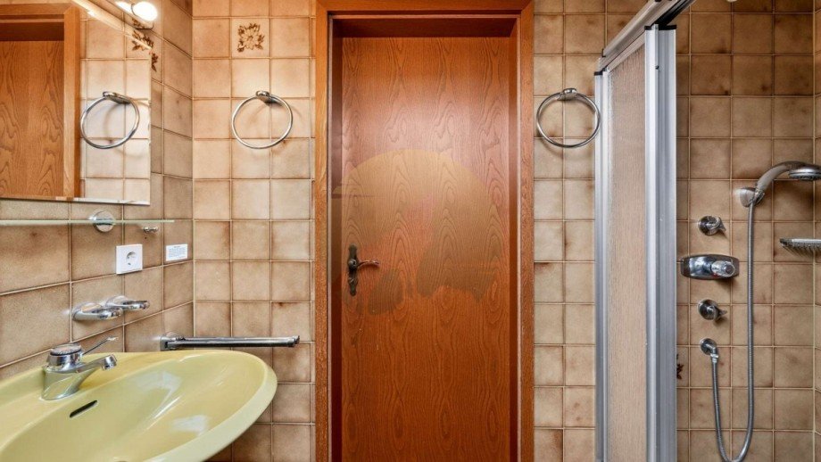 Badezimmer DG Doppelhaush�lfte Rastatt