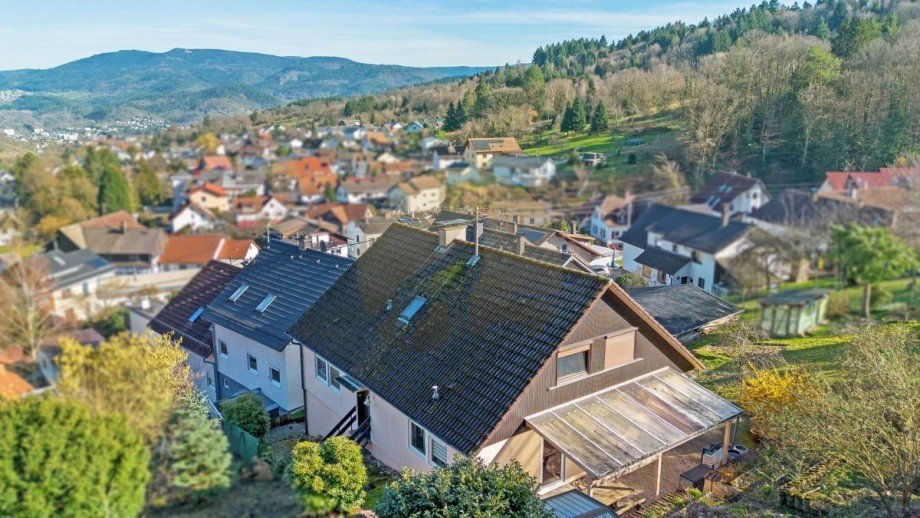 haus-gernsbach-staufenberg-drohnenaufnahme-wolf-immobilien Einfamilienhaus Gernsbach