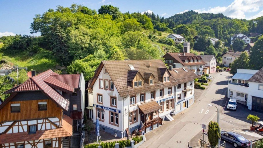 �bersichtsaufnahme Drohne Mehrfamilienhaus B�hl