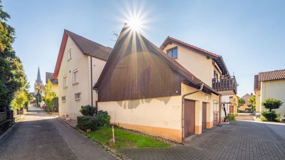 haus-baden-baden-steinbach-aussenansicht-wolf-immobilien Zweifamilienhaus Baden-Baden