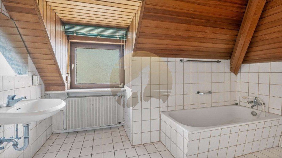 Badezimmer Dachgeschoss Mehrfamilienhaus Gaggenau