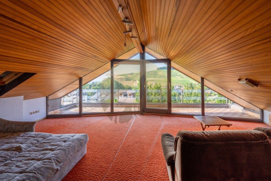 haus-baden-baden-neuweier-dachgeschoss-wolf-immobilien Einfamilienhaus Baden-Baden