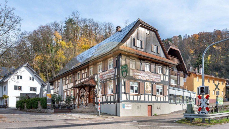 hotel-restaurant-schwarzwald-aussenansicht-wolf-immobilien Gastgewerbe Ottenh�fen im Schwarzwald