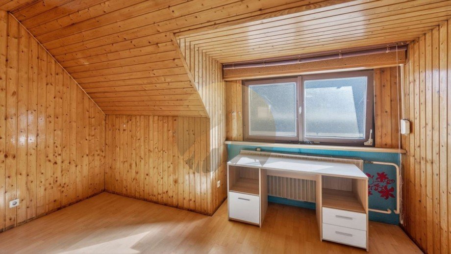 Zimmer Dachgeschoss Mehrfamilienhaus Gaggenau