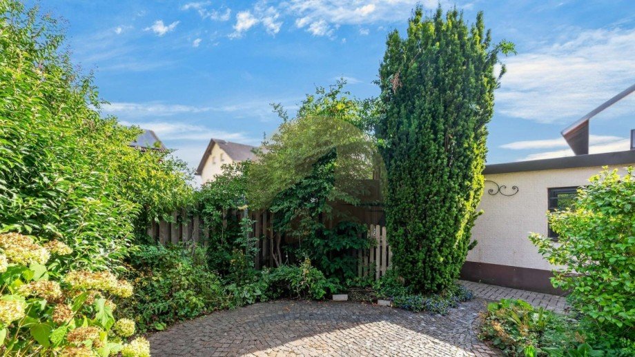 sonniger Garten Doppelhaush�lfte Rastatt