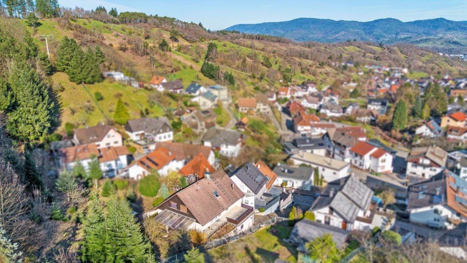 haus-gernsbach-staufenberg-drohnenaufnahme-wolf-immobilien Einfamilienhaus Gernsbach