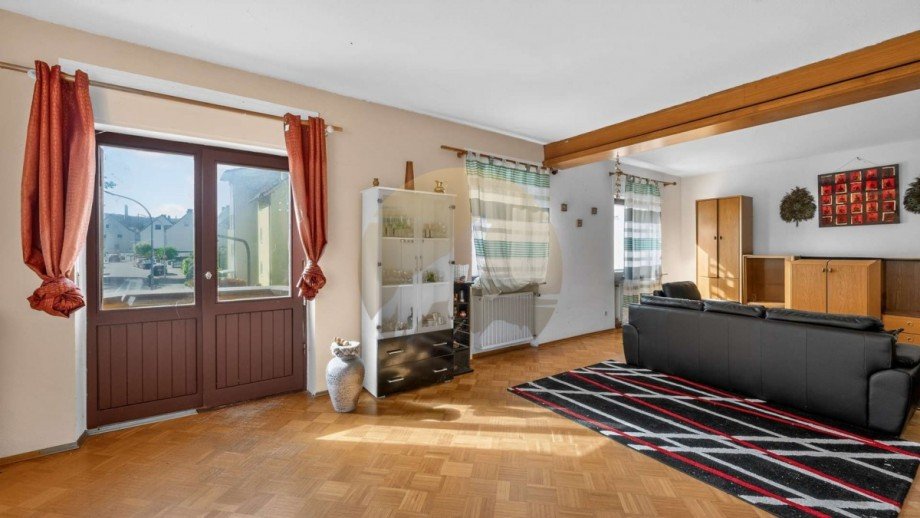 Wohnzimmer OG Mehrfamilienhaus Gaggenau