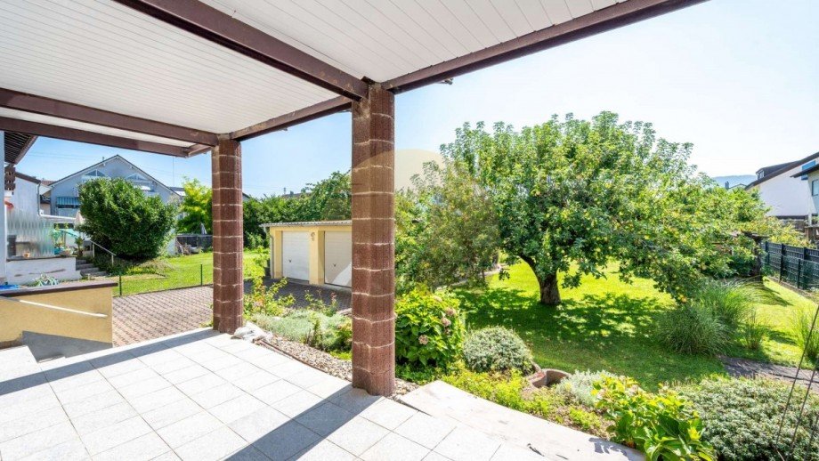 haus-baden-baden-haueneberstein-terrasse-eg-wolf-immobilien Mehrfamilienhaus Baden-Baden