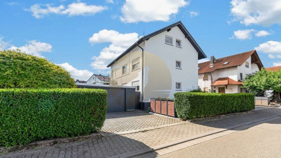 Aussenansicht Stra�enseite Zweifamilienhaus Rastatt
