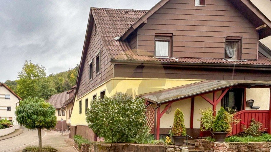 Ansicht Seite / Eingang Doppelhaush�lfte Gernsbach