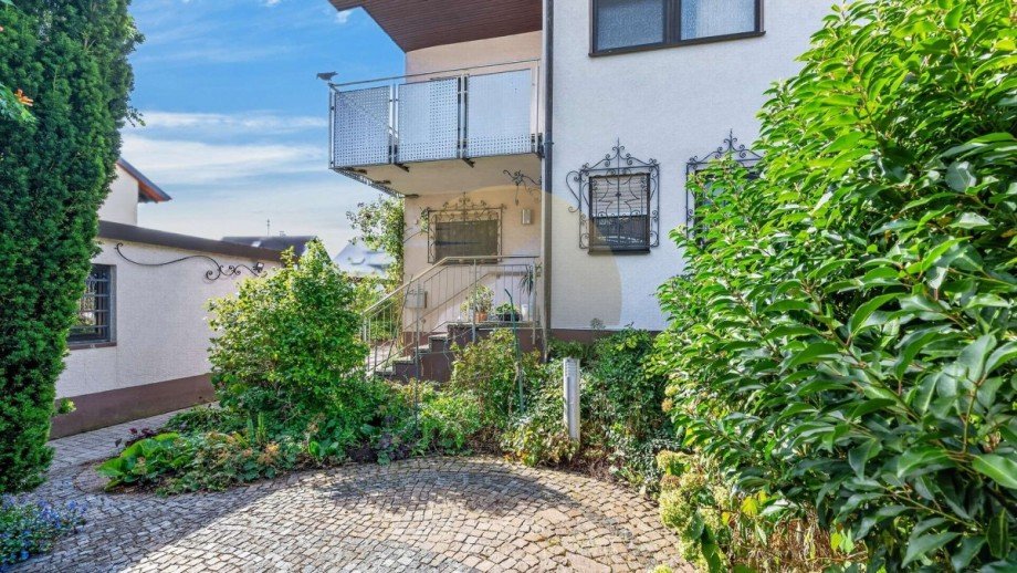 Garten mit Blick auf Haus Doppelhaush�lfte Rastatt
