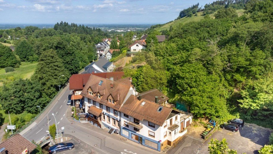 �bersichtsaufnahme Drohne Mehrfamilienhaus B�hl