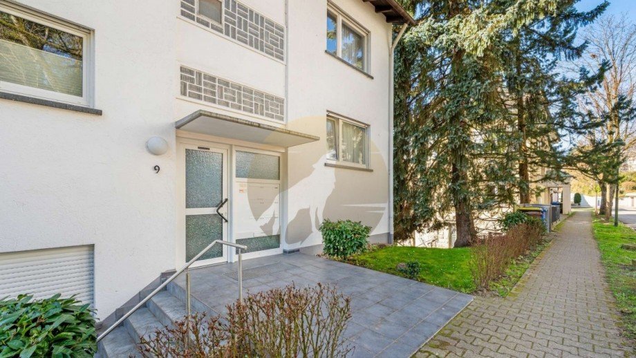 wohnung-baden-baden-hauseingang-wolf-immobilien Etagenwohnung Baden-Baden