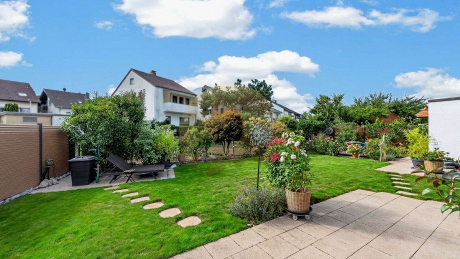 Taumhafter Garten Zweifamilienhaus Rastatt