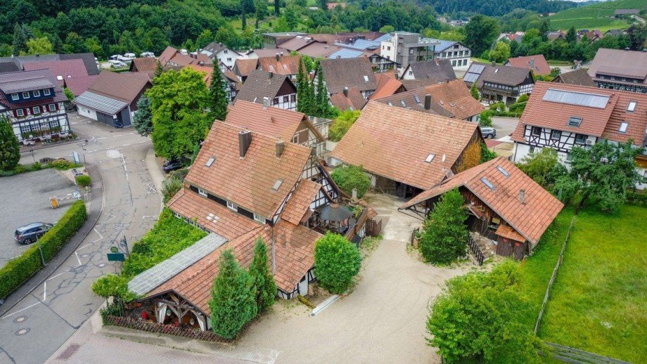 haus-restaurant-sasbachwalden-innenhof-wolf-immobilien Gastgewerbe Sasbachwalden