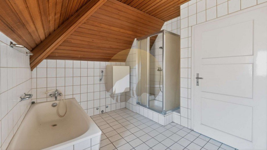 Badezimmer Dachgeschoss Mehrfamilienhaus Gaggenau
