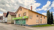 Stra�enansicht Malsch: Gro�z�giges Wohnen und Gewerbe in einem!